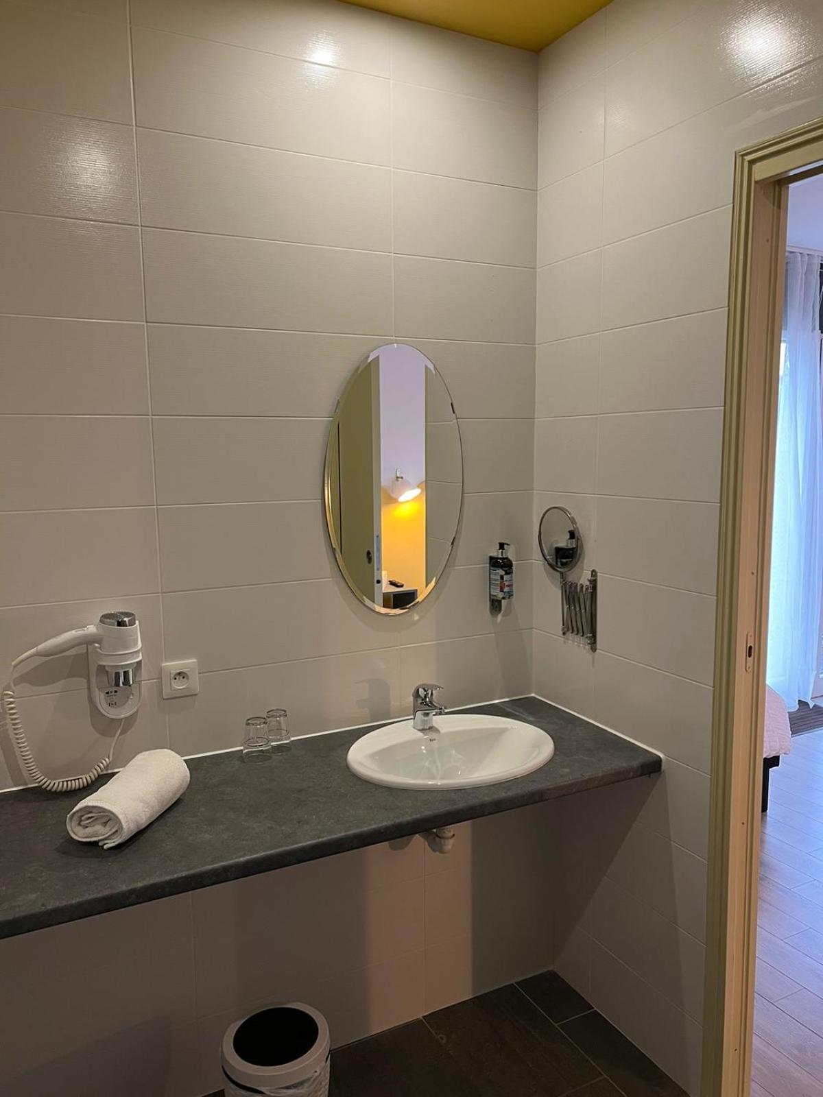 Hotel Les Voisins Beaucemaine Ploufragan Екстериор снимка