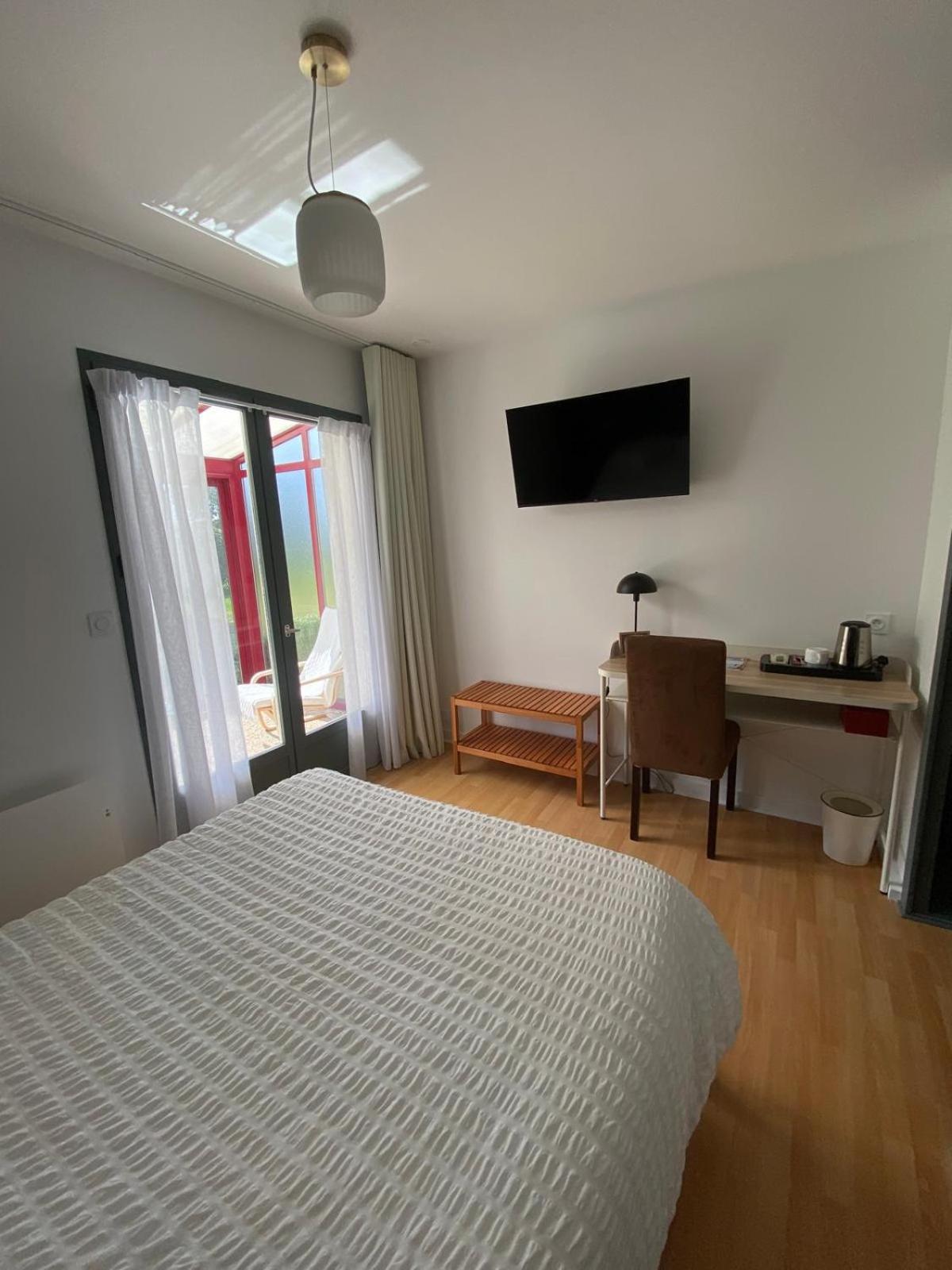 Hotel Les Voisins Beaucemaine Ploufragan Стая снимка