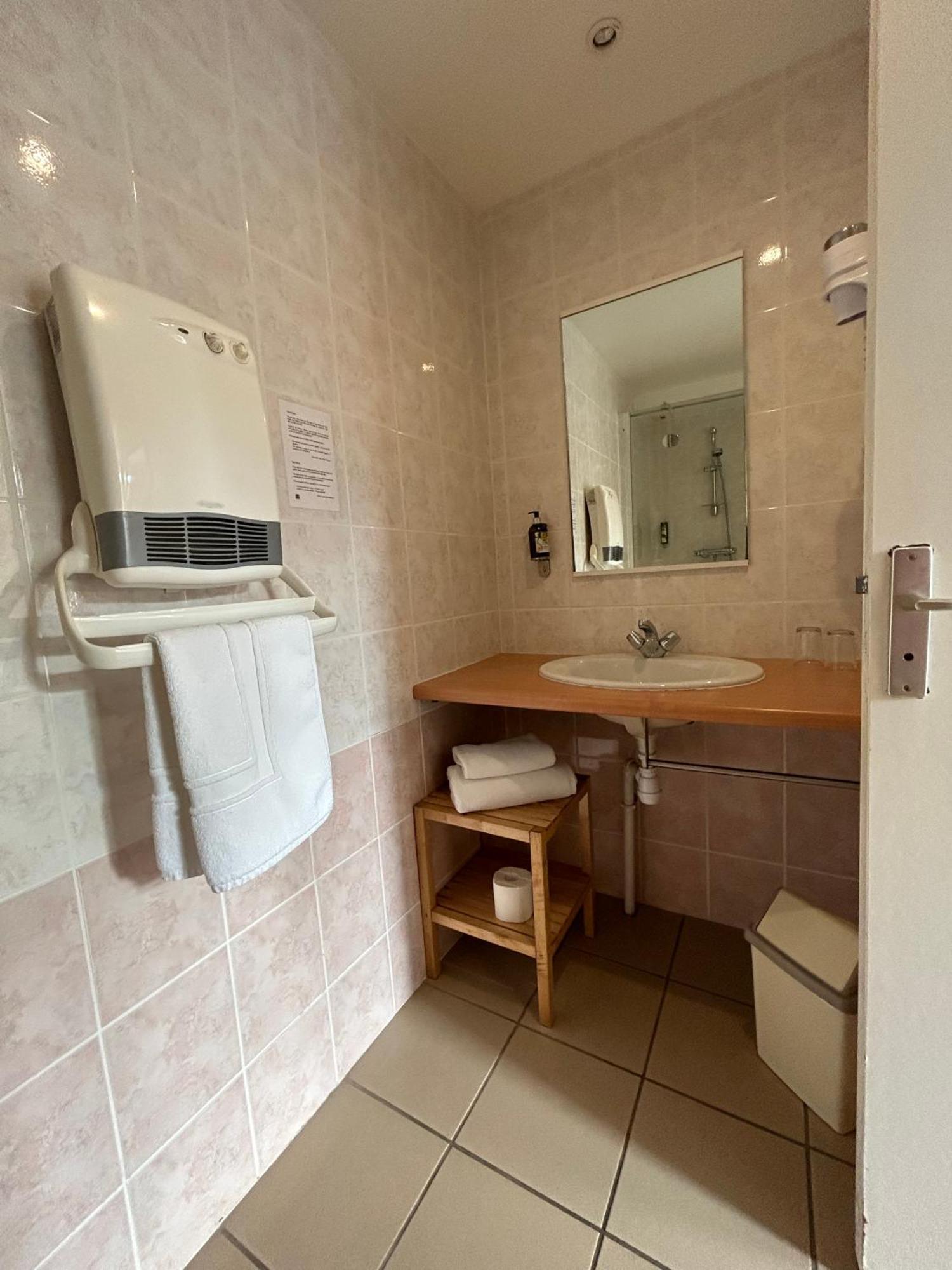 Hotel Les Voisins Beaucemaine Ploufragan Стая снимка